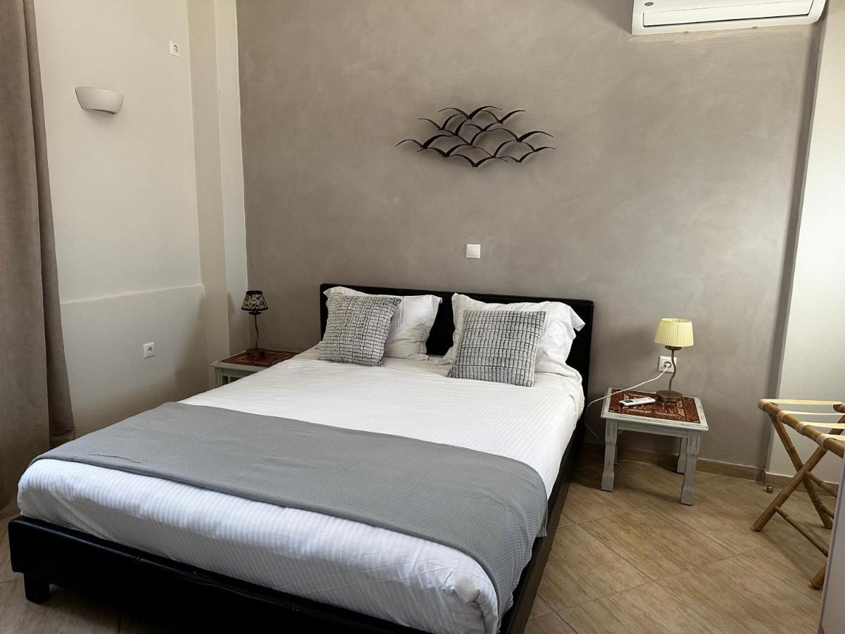 Veldi Art - Kamari Beach Apartment Фіра Екстер'єр фото