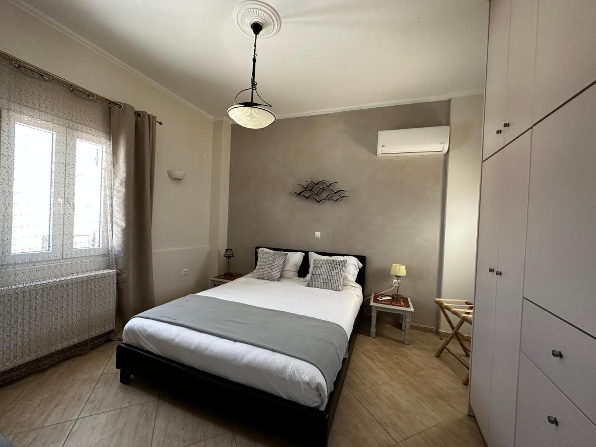 Veldi Art - Kamari Beach Apartment Фіра Екстер'єр фото