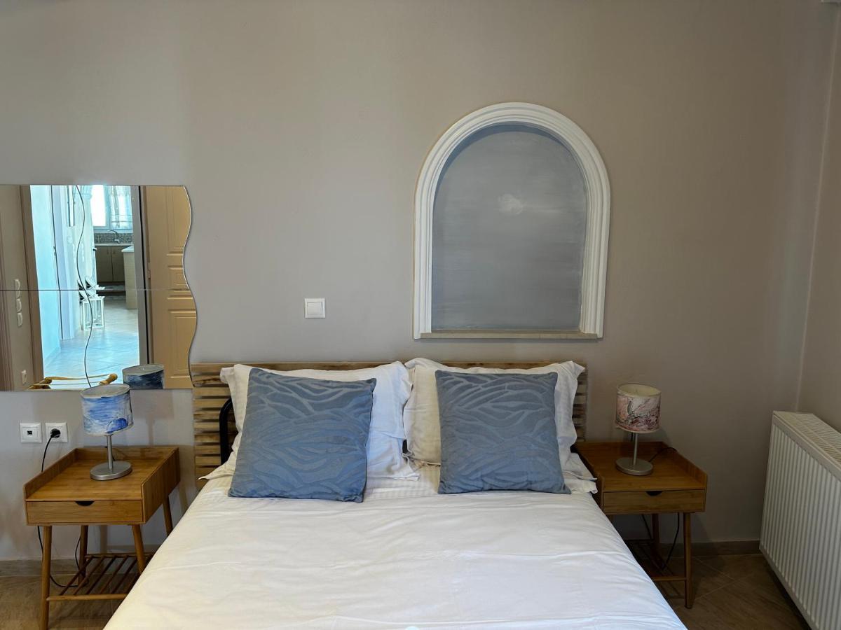 Veldi Art - Kamari Beach Apartment Фіра Екстер'єр фото
