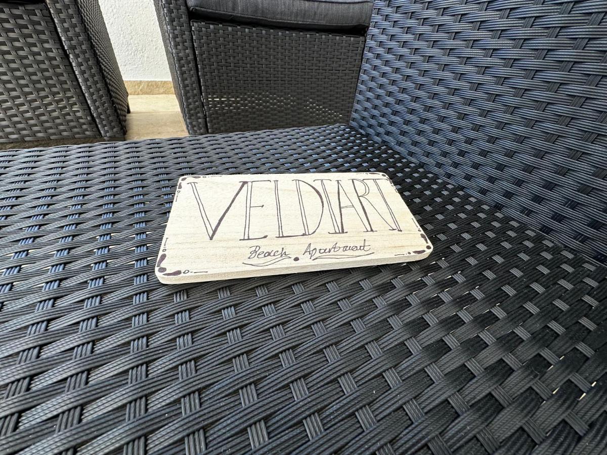 Veldi Art - Kamari Beach Apartment Фіра Екстер'єр фото