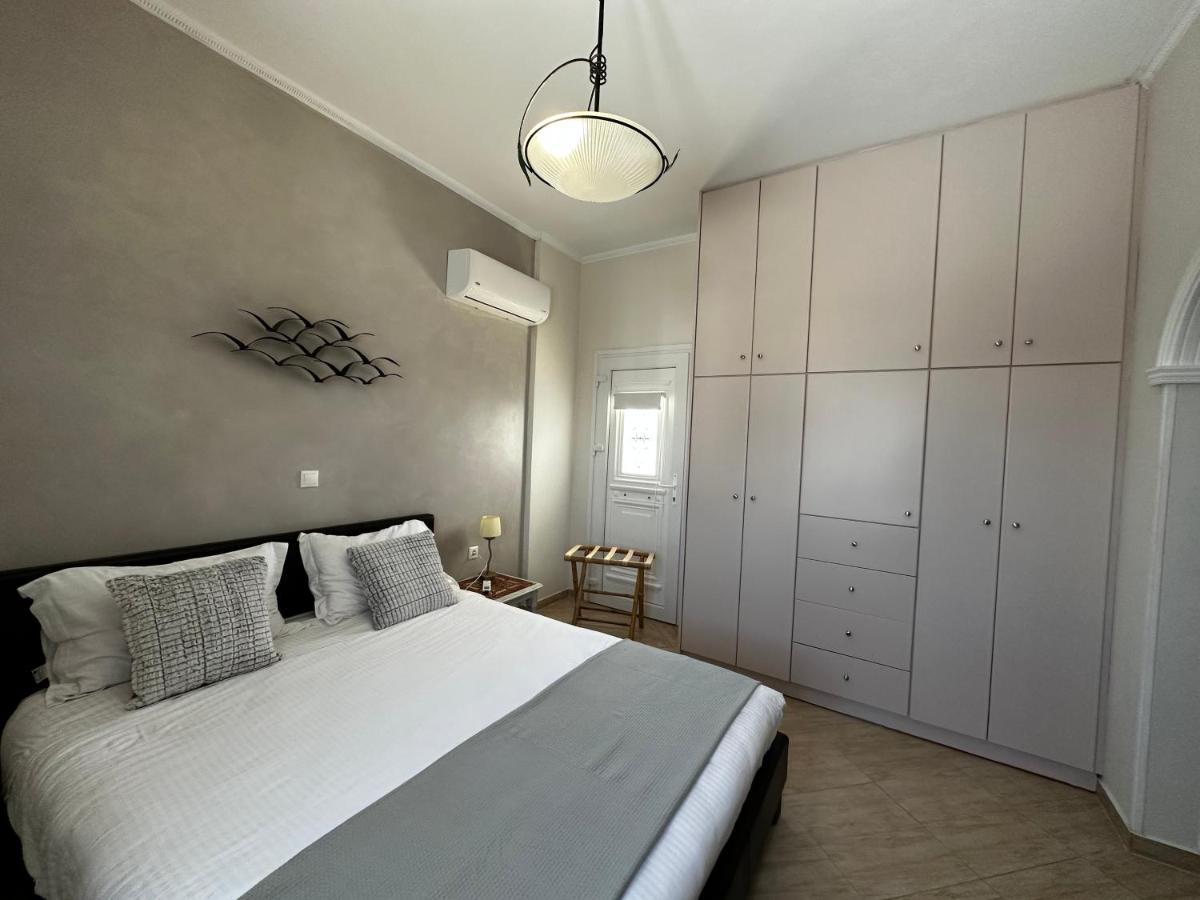 Veldi Art - Kamari Beach Apartment Фіра Екстер'єр фото