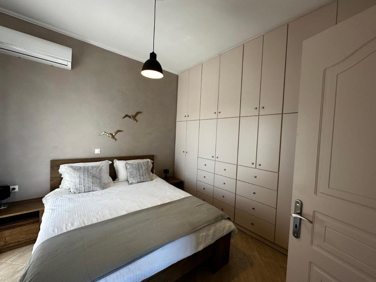 Veldi Art - Kamari Beach Apartment Фіра Екстер'єр фото