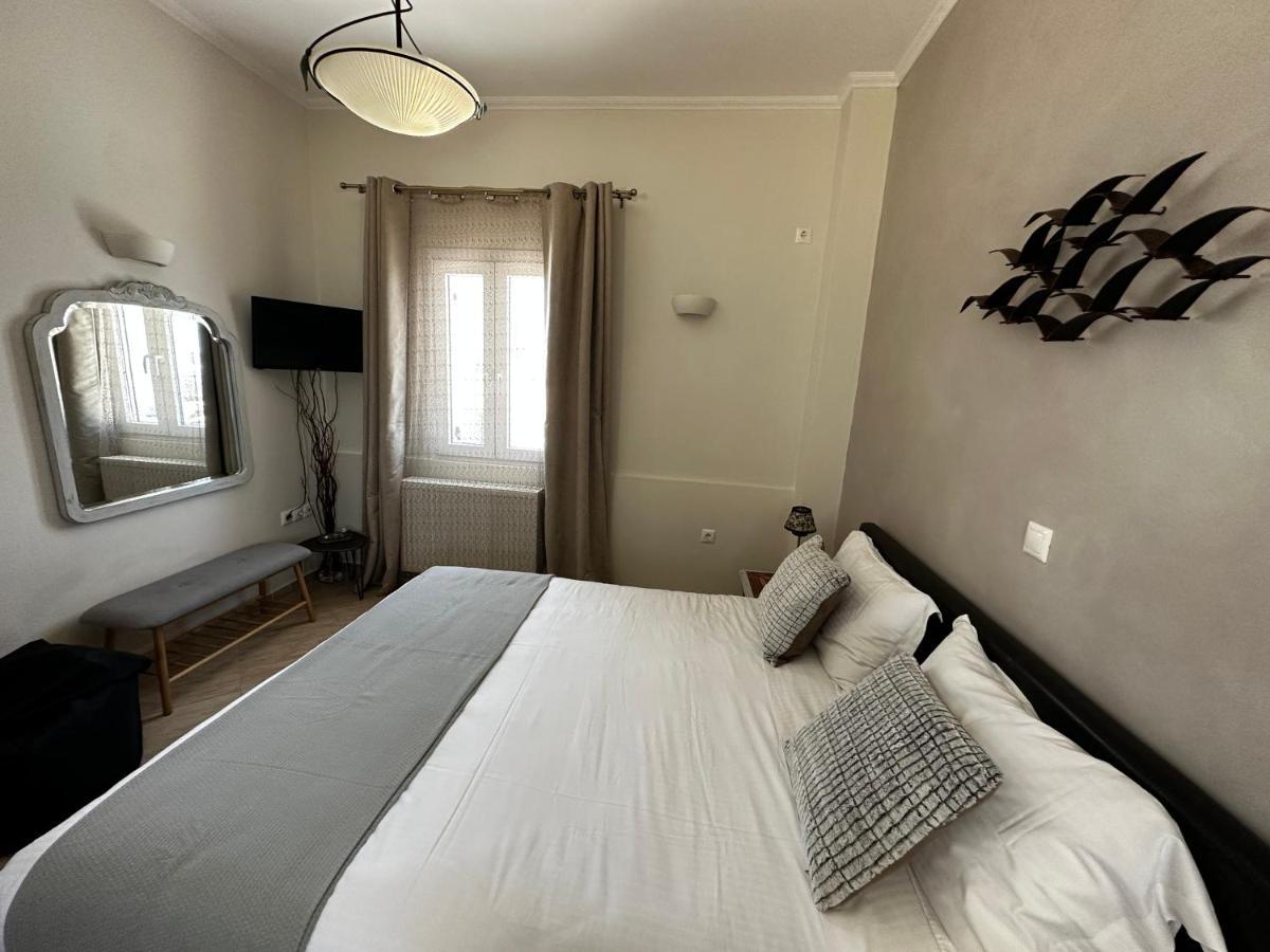 Veldi Art - Kamari Beach Apartment Фіра Екстер'єр фото