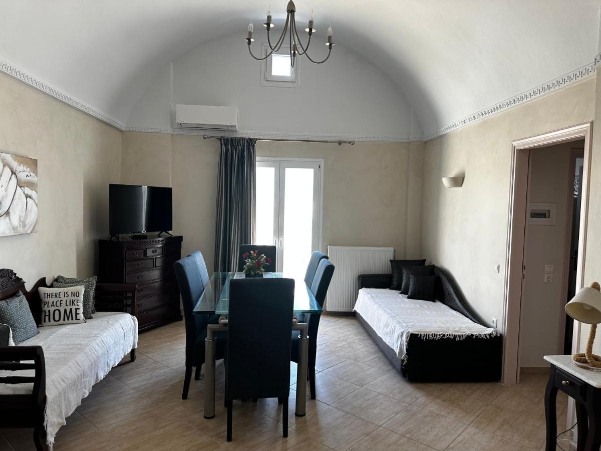 Veldi Art - Kamari Beach Apartment Фіра Екстер'єр фото