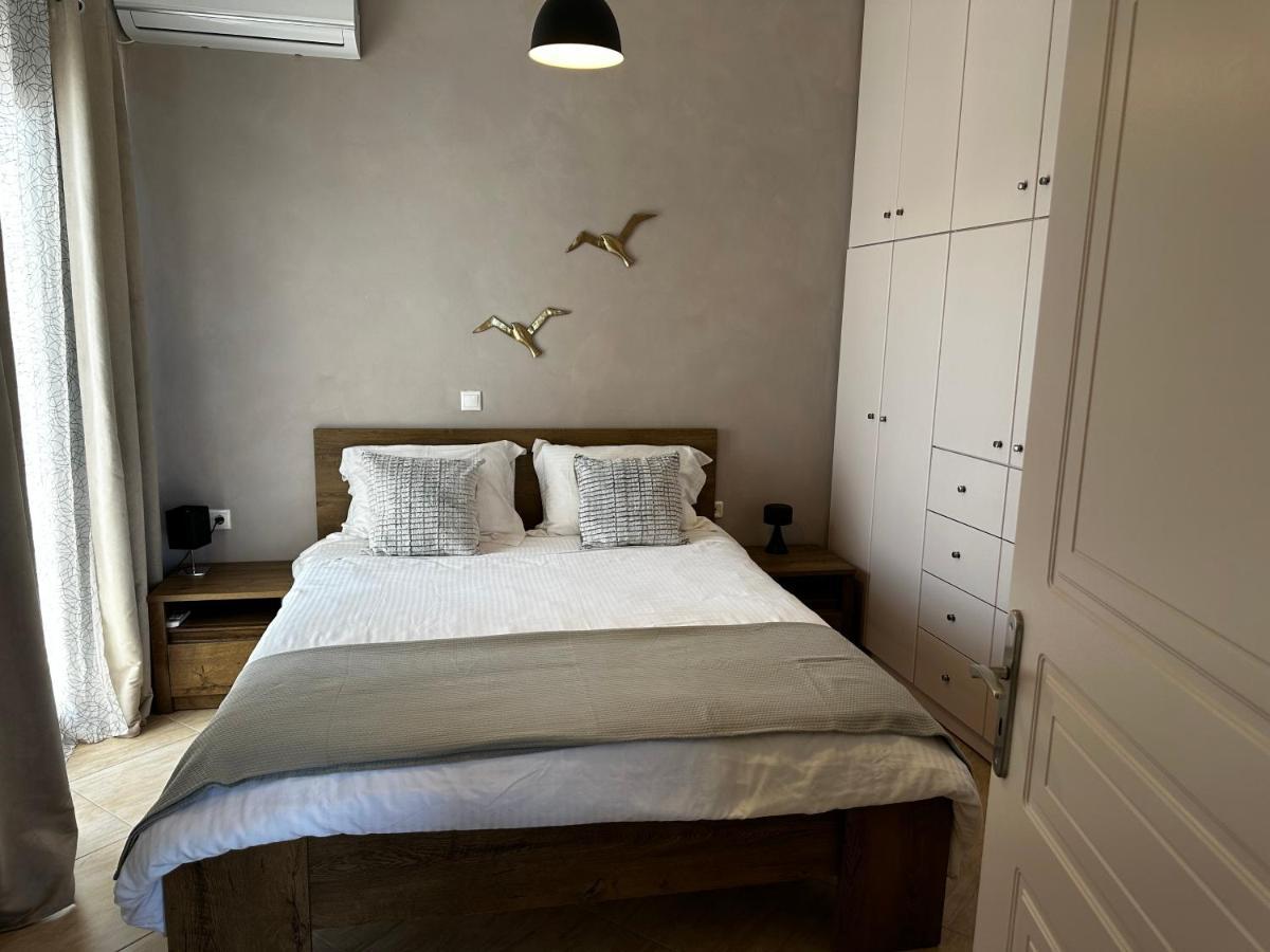 Veldi Art - Kamari Beach Apartment Фіра Екстер'єр фото