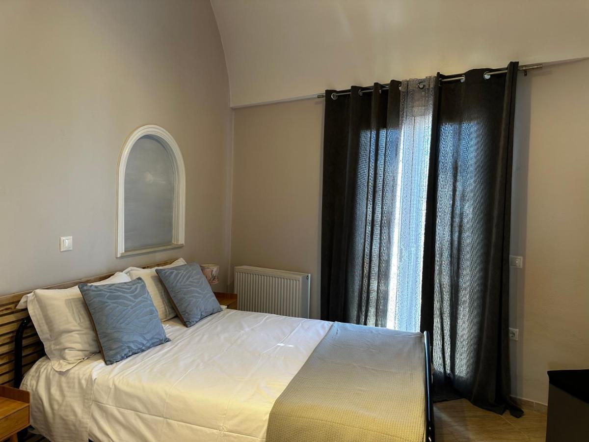 Veldi Art - Kamari Beach Apartment Фіра Екстер'єр фото