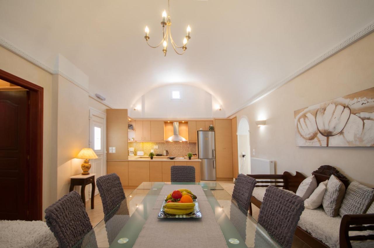 Veldi Art - Kamari Beach Apartment Фіра Екстер'єр фото