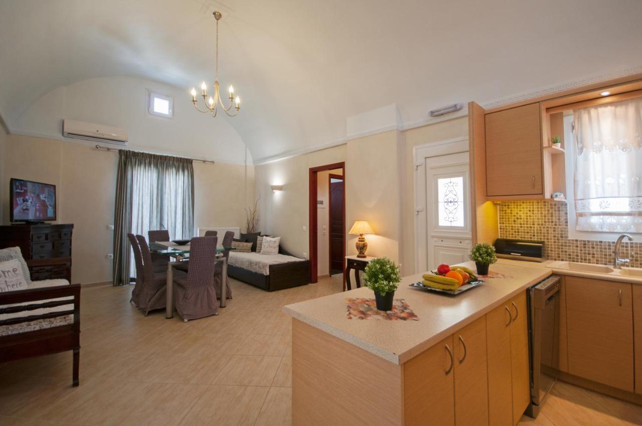 Veldi Art - Kamari Beach Apartment Фіра Екстер'єр фото