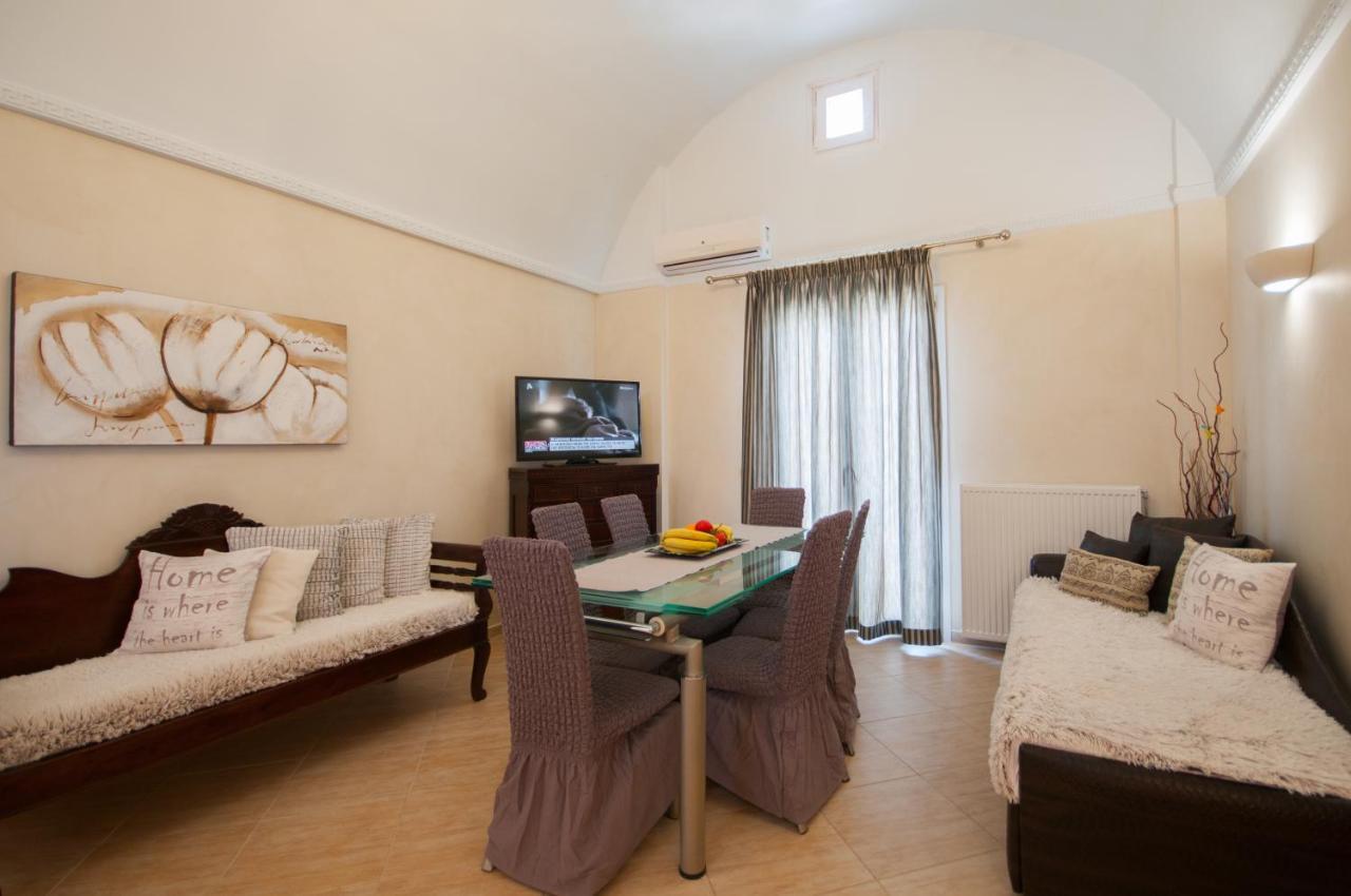 Veldi Art - Kamari Beach Apartment Фіра Екстер'єр фото