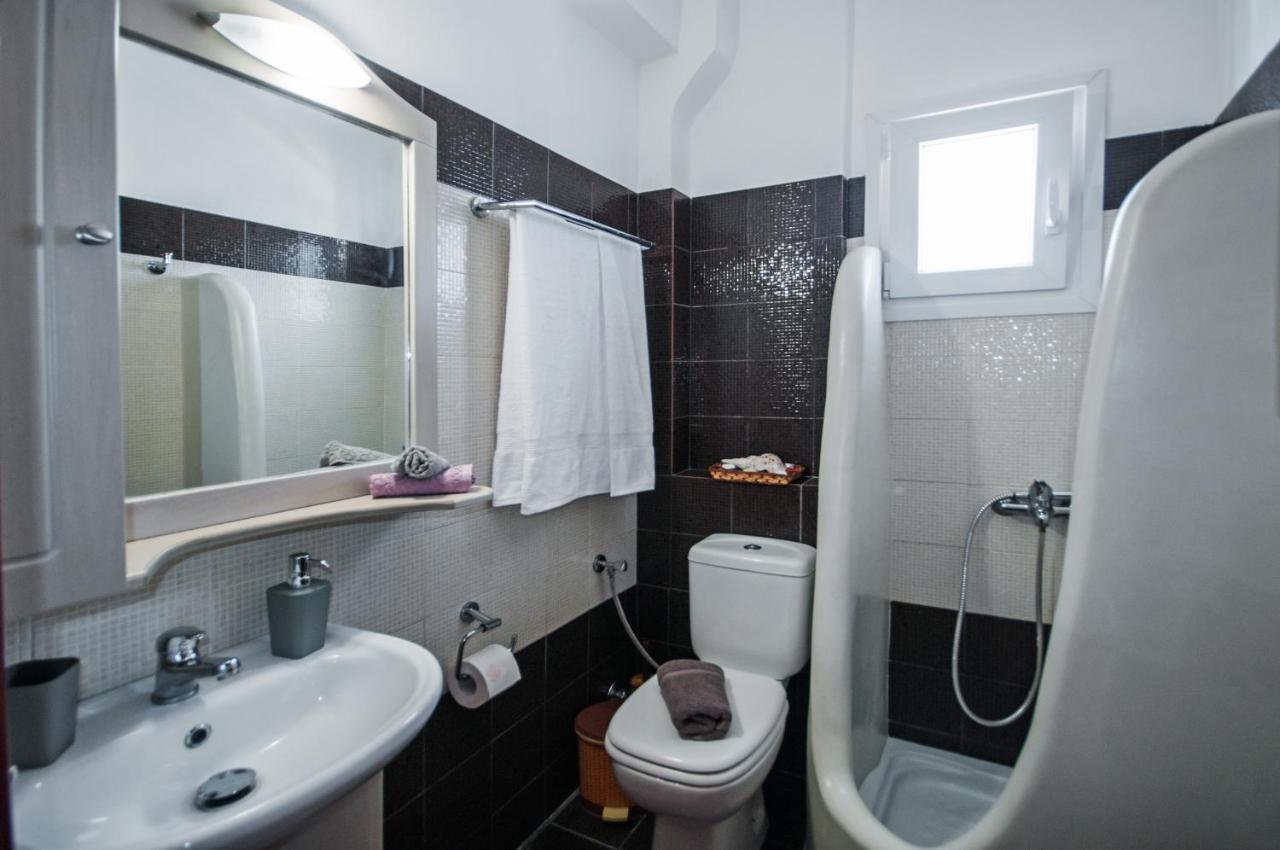 Veldi Art - Kamari Beach Apartment Фіра Екстер'єр фото